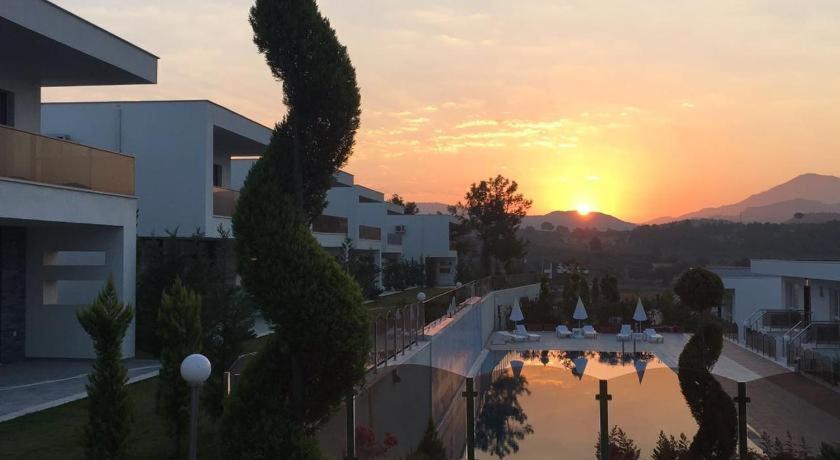 Beverly Hills Villa Kusadası Esterno foto